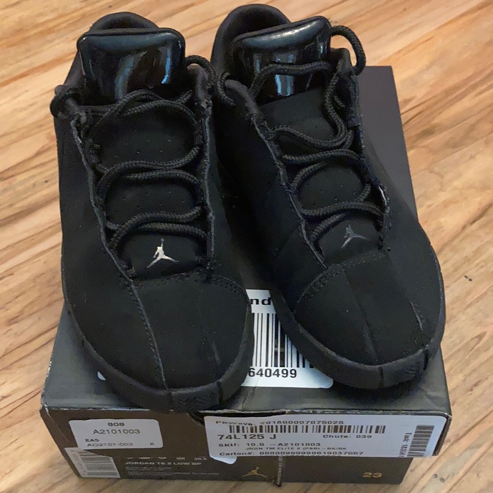 Jordan little kid size 10 1/2 TE 2 low